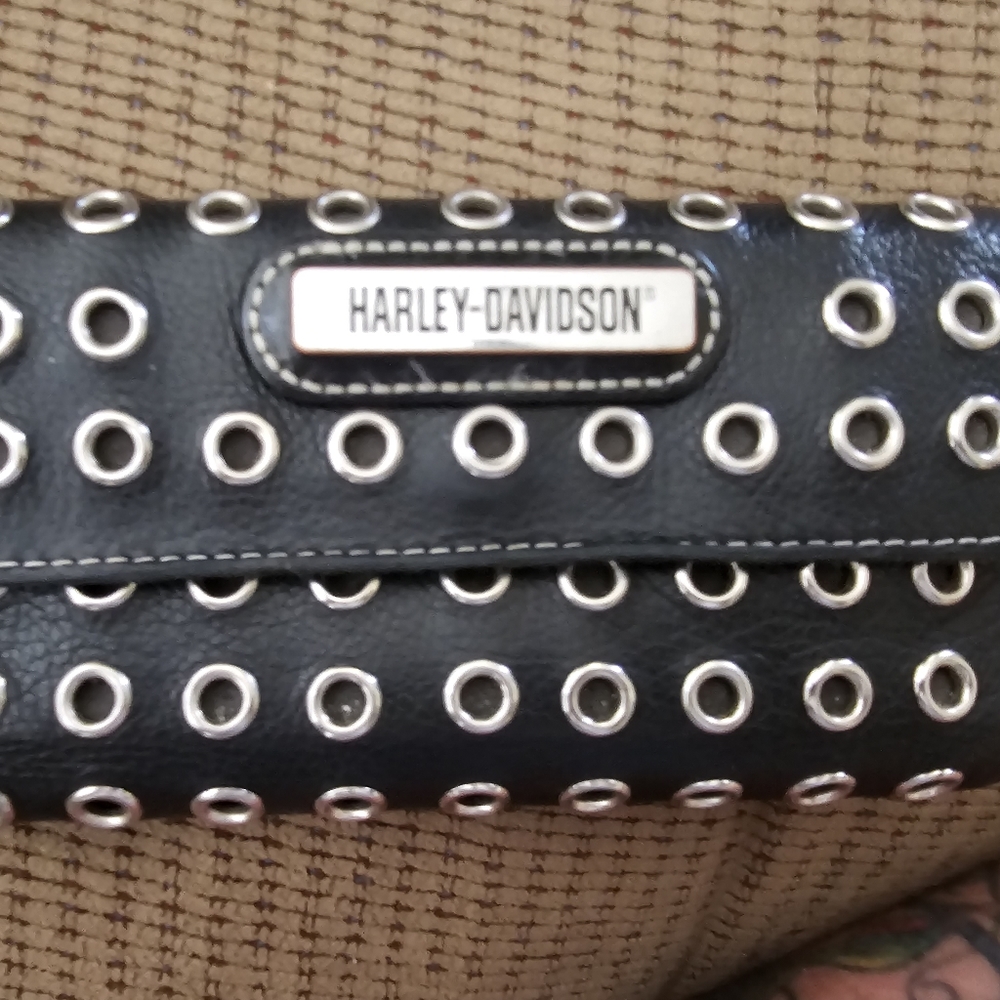 Genuine  Harley wallet with grommet